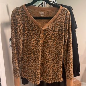 Time and True Cheetah Long Sleeve Shirt Size Medium